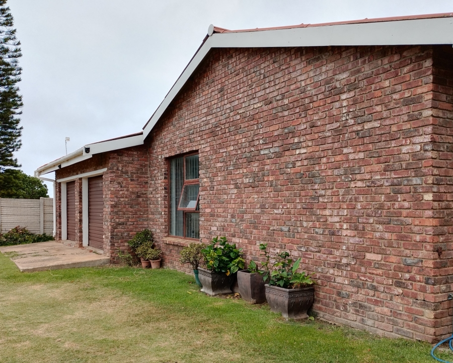 4 Bedroom Property for Sale in C Place Eastern Cape